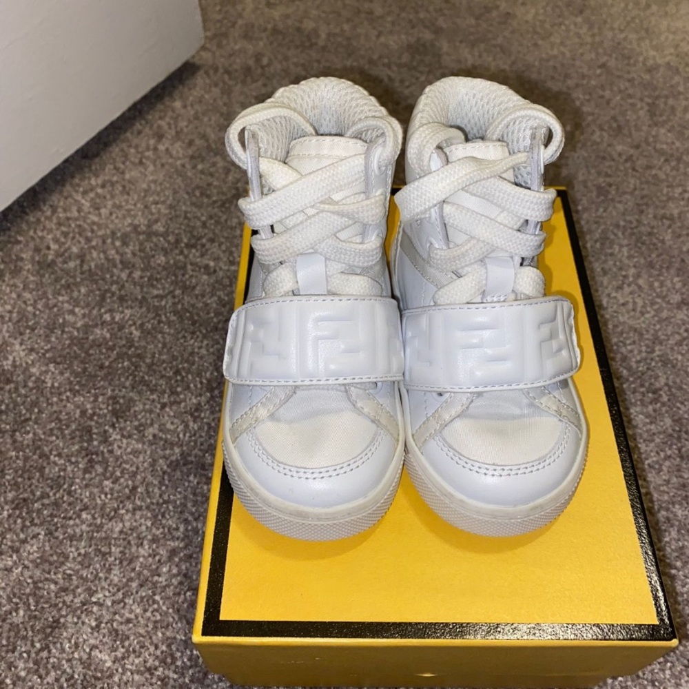 fendi kids shoes 🤍